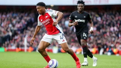 Молодая звезда «Арсенала» может проиграть конкуренцию за место в стартовом составе на важный матч против «Манчестер Юнайтед»